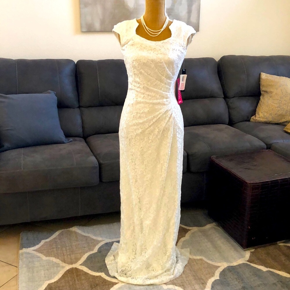 NWT Ivory White shimmery lace dress